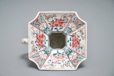 Un crachoir en porcelaine de Chine famille rose, Yongzheng/Qianlong