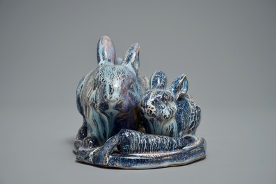 A Chinese Shiwan flamb&eacute; group of two rabbits, 1st half 20th C.