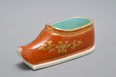 19-20世纪 粉彩人物小鞋 一只