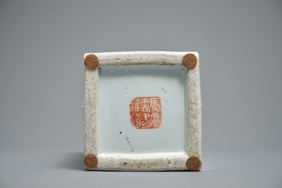 Un vase de forme carr&eacute; en porcelaine de Chine qianjiang cai, sign&eacute; Ma Qing Yun, 19/20&egrave;me
