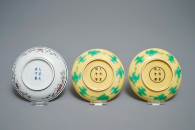 Three Chinese plates with dragons and phoenixes and an underglaze decorated bowl, Kangxi and Guangxu marks, 19/20th C.