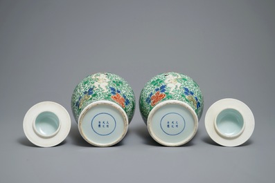 A pair of Chinese wucai vases and covers, Chenghua mark, 19/20th C.