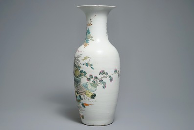 A Chinese qianjiang cai vase with antiquities design, 19/20th C.