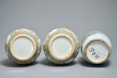 Une paire de vases en porcelaine de Chine famille rose de Canton et un vase fencai d&eacute;cor&eacute; de femmes, 19/20&egrave;me