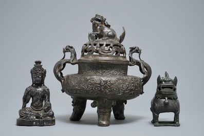 Twee Chinese bronzen wierookbranders en een figuur van Boeddha Shakyamuni, Ming en later