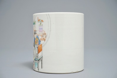A fine Chinese famille rose brush pot, 19/20th C.