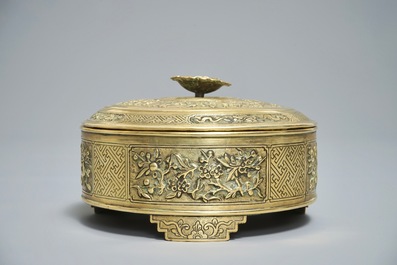 A round Chinese gilt copper-alloy box and cover with floral design, 18/19th C.