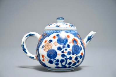 A Chinese Imari-style cadogan teapot, Kangxi