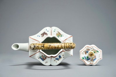 Een Chinese famille verte theepot met deksel, Kangxi