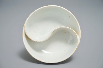 A Chinese qianjiang cai compartmented bowl, 19/20th C.