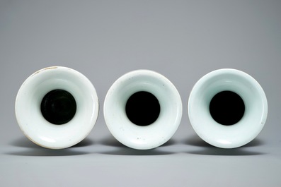 Une paire de vases en porcelaine de Chine famille rose et un vase individuel, 19/20&egrave;me