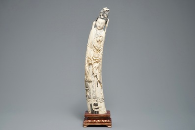 Une grande figure d'une femme en ivoire sculpt&eacute;, Chine, 2&egrave;me moiti&eacute; du 19&egrave;me