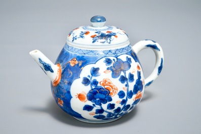 A Chinese Imari-style cadogan teapot, Kangxi