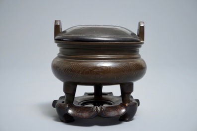 Een Chinese met zilver ingelegde bronzen wierookbrander, 19e eeuw