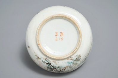 Een Chinese qianjiang cai kom met vakverdeling, 19/20e eeuw