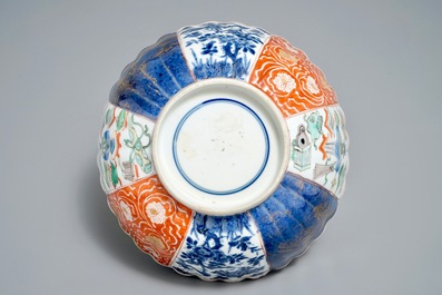 Un bol polylob&eacute; en porcelaine de Chine famille verte &agrave; d&eacute;cor de coquilles, Kangxi