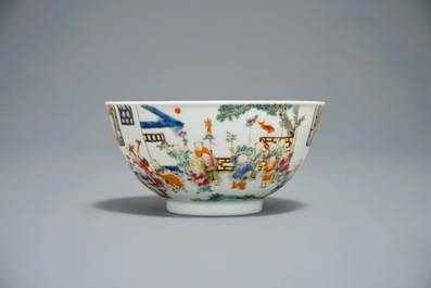 十九到二十世纪  粉彩瓷碗和瓷碟一套 