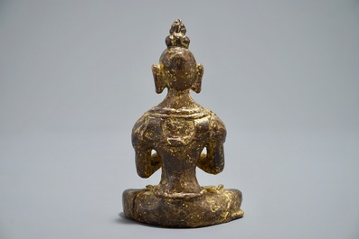 Un Bouddha Namaskara en bronze dor&eacute;, N&eacute;pal, 16/17&egrave;me