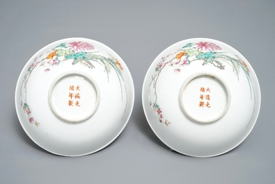 Deux bols en porcelaine de Chine famille rose &agrave; d&eacute;cor floral, marque de Guangxu, 19/20&egrave;me