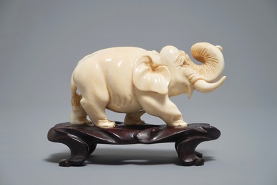 A Chinese carved ivory model of an elephant, 19/20th C.