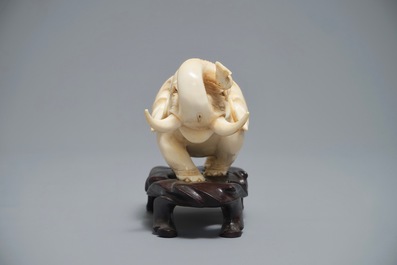 A Chinese carved ivory model of an elephant, 19/20th C.
