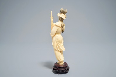A fine Chinese carved ivory figure of the female warrior Hua Mulan, 1st half 20th C.