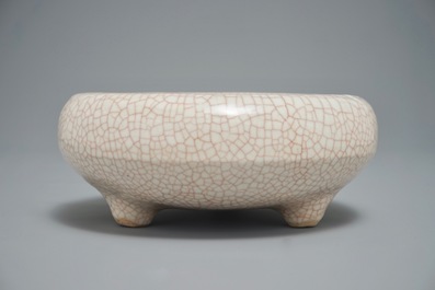 A Chinese ge-type crackle glazed censer, Ming/Qing