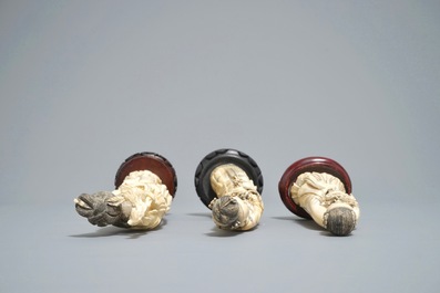 二十世纪下半叶  人物牙雕带木底  三件