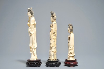 Trois figures de femmes en ivoire sculpt&eacute; sur socles en bois, Chine, 2&egrave;me moiti&eacute; du 19&egrave;me