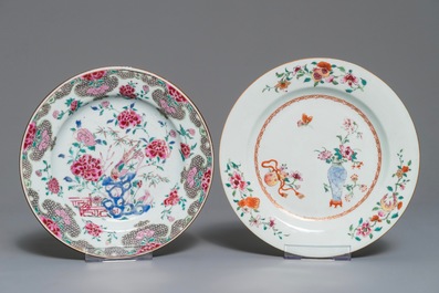Cinq assiettes en porcelaine de Chine famille rose, Yongzheng et Qianlong