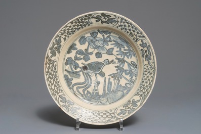 Trois assiettes en porcelaine de Chine bleu et blanc des naufrages Binh Thuan et Nanking, Ming et Qing