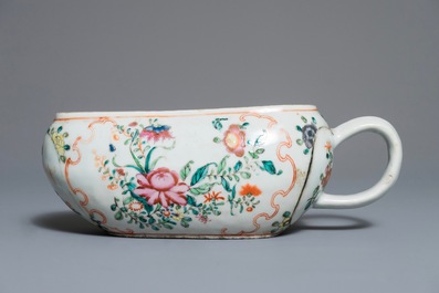 Une cafeti&egrave;re et un bourdalou en porcelaine de Chine famille rose, Qianlong