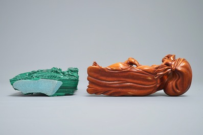 Two carved malachite and wood groups with Buddha and Guanyin with children, 19th C.