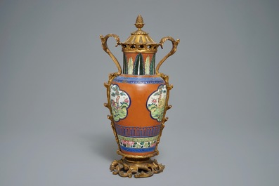 Een Chinese ge&euml;mailleerde Yixing vaas met vergulde bronsmontuur, 19e eeuw