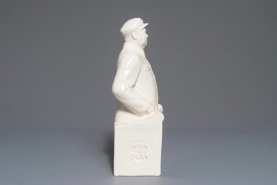 Une grande figure de Mao Zedong sur une chaire en porcelaine de Chine, 2&egrave;me moiti&eacute; du 20&egrave;me