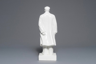 A tall Chinese figure of Mao Zedong standing on a base, 2nd half 20th C.