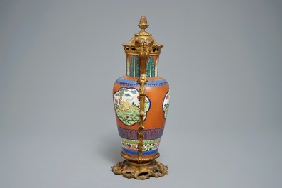 Un vase en gr&egrave;s de Yixing &eacute;maill&eacute; &agrave; monture en bronze ormolu, Chine, 19&egrave;me