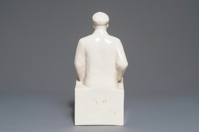 Une grande figure de Mao Zedong sur une chaire en porcelaine de Chine, 2&egrave;me moiti&eacute; du 20&egrave;me