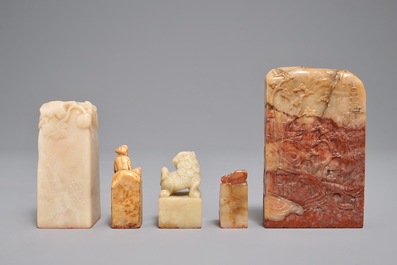 Cinq sceaux en pierre de savon de Shoushan aux d&eacute;cors diff&eacute;rents, 19/20&egrave;me