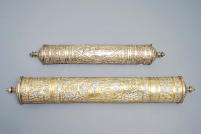 Twee deels vergulde zilveren wierookkokers met reli&euml;fdecor, Tibet of Nepal, 19e eeuw