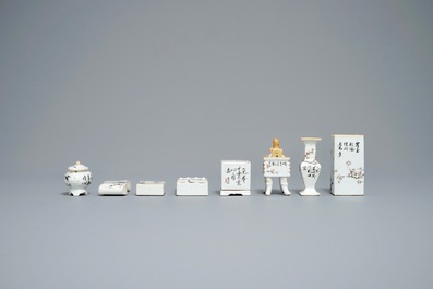 Huit objets de lettr&eacute;s en porcelaine de Chine qianjiang cai, marque de You Shi, 19/20&egrave;me