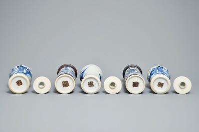 A Chinese Nanking crackle glazed blue and white five-piece garniture, 19/20th C.