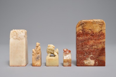 Cinq sceaux en pierre de savon de Shoushan aux d&eacute;cors diff&eacute;rents, 19/20&egrave;me