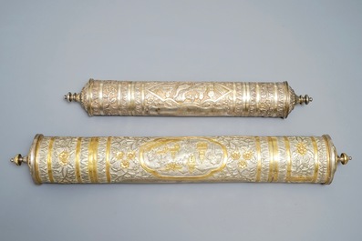 Deux conteneurs d'encens de forme cylindrique en argent partiellement dor&eacute;, Tibet ou N&eacute;pal, 19&egrave;me