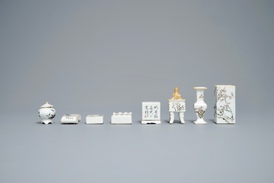 Huit objets de lettr&eacute;s en porcelaine de Chine qianjiang cai, marque de You Shi, 19/20&egrave;me
