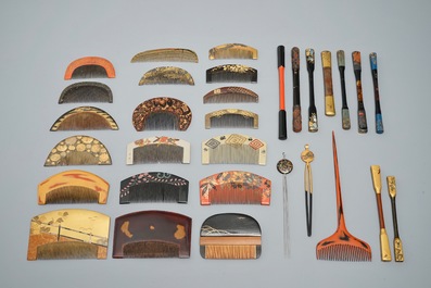 十九世纪     牙雕梳子 42 件 和釵 18件