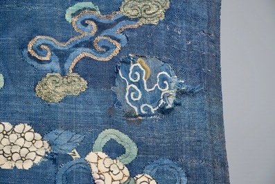 19世纪 蓝色带装饰八龙五爪衣袍