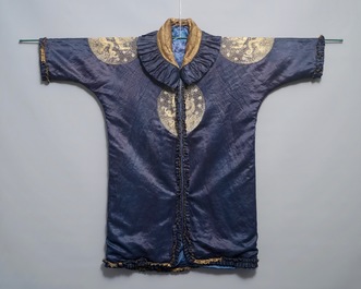 19世纪 蓝色丝绸外套镶金丝线