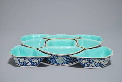Un service &agrave; mendiants en porcelaine de Chine polychrome &agrave; fond turquoise, marque de Tongzhi, 19&egrave;me