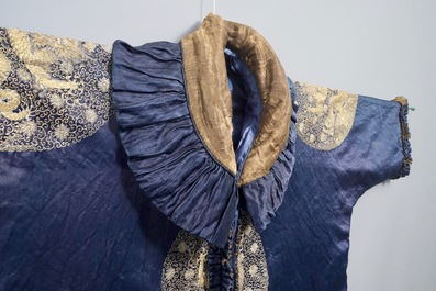 19世纪 蓝色丝绸外套镶金丝线
